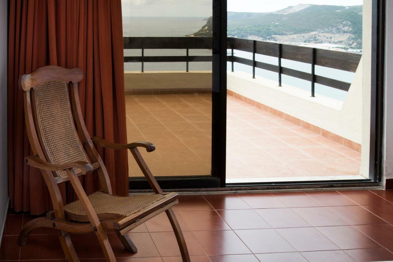 Apartment With A Stunning View Over سيسيمبرا المظهر الخارجي الصورة